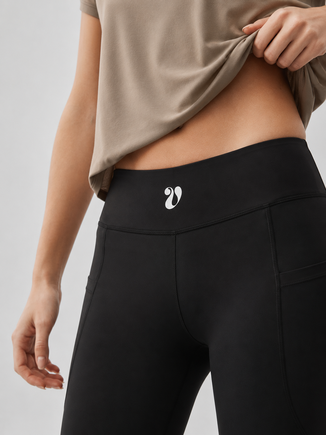 Signature Heart Pocket Leggings